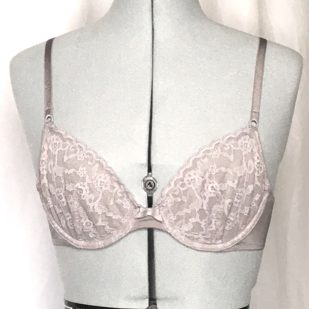 Victoria’s Secret Lace Underwire Bra in Lilac